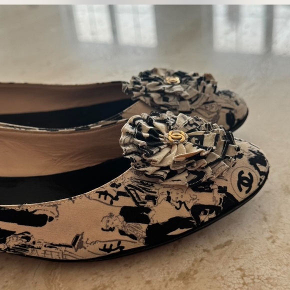 Vintage Chanel black and white Coco silk ballerina's with rosette - Picture 2 of 7